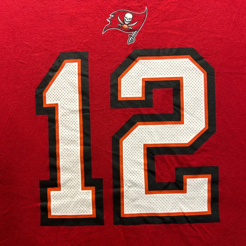Nike Tampa Bay Buccaneers Tom Brady #12 Womens Large Red NFL T-Shirt Casual